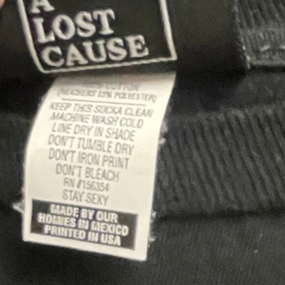 A Lost Cause Mens Medium Black Graphic Tee Pinky Swear If You Dare - Picture 3 of 4